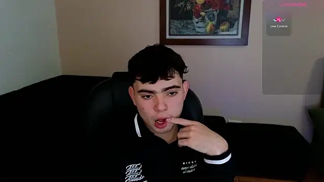 lukeboyce33 online show from April 17, 2026, 10:46 pm