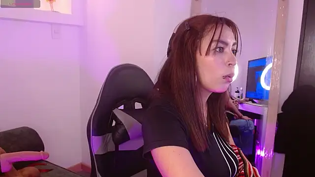 dayancarolina  online show from September 16, 2025, 3:46 pm