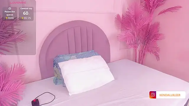 Kendallbleer online show from October 30, 2025, 11:44 am