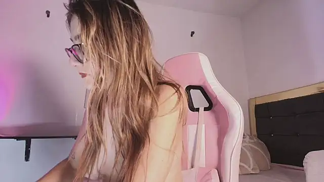 Nicole blake  online show from October 11, 2025, 2:26 pm