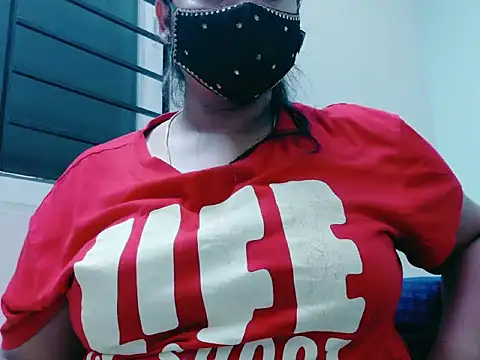 Snapshot of Tamil_hot_whiskey_girl chatting on May 10, 2026, 6:35 pm Tamil hot whiskey girl online show from May 10, 2026, 6:35 pm