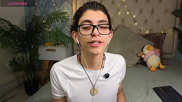 Snapshot of Matty_Sparkk chatting on February 9, 2026, 1:37 pm Matty Sparkk online show from February 9, 2026, 1:37 pm