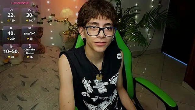 Snapshot of Matty_Sparkk chatting on April 22, 2026, 1:12 pm Matty Sparkk online show from April 22, 2026, 1:12 pm