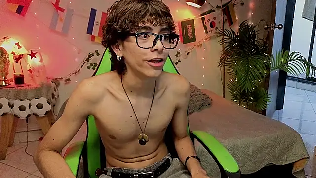 Snapshot of Matty_Sparkk chatting on July 16, 2026, 1:50 pm Matty Sparkk online show from July 16, 2026, 1:50 pm