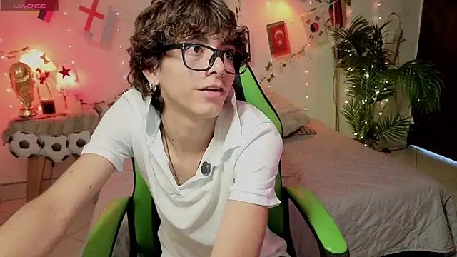 Snapshot of Matty_Sparkk chatting on July 17, 2026, 1:29 pm Matty Sparkk online show from July 17, 2026, 1:29 pm