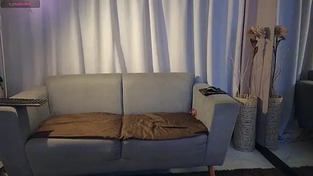 YuliethPetite online show from March 3, 2026, 12:00 pm