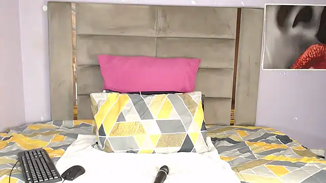 ShyTiny Bae online show from November 11, 2025, 8:47 am