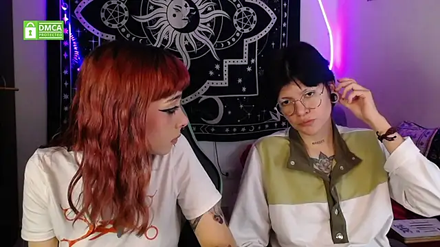 lovelockedlips online show from October 1, 2025, 1:33 am