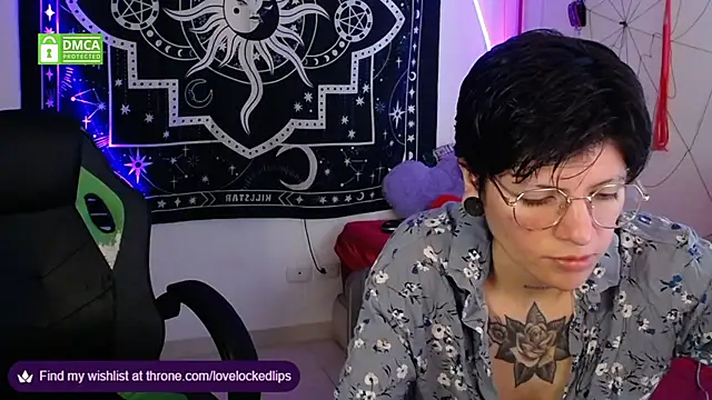 lovelockedlips online show from October 19, 2025, 7:58 pm