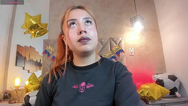 Snapshot of kailinmoonx chatting on June 19, 2026, 1:04 pm kailinmoonx online show from June 19, 2026, 1:04 pm