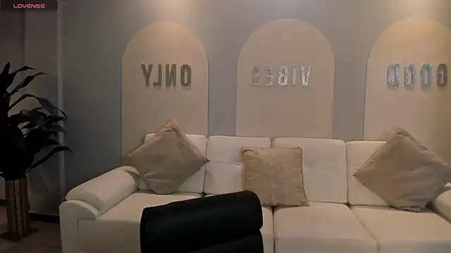 AmaliaCrus online show from November 20, 2025, 8:41 pm