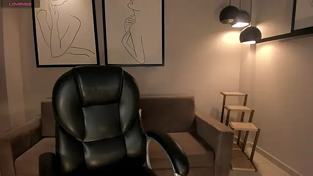 MaiaCollins online show from October 9, 2025, 6:28 pm