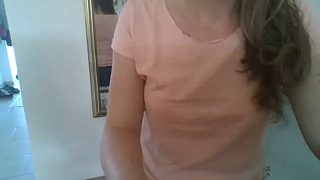 Snapshot of naturliebe chatting on March 18, 2025, 1:53 pm naturliebe online show from March 18, 2025, 1:53 pm