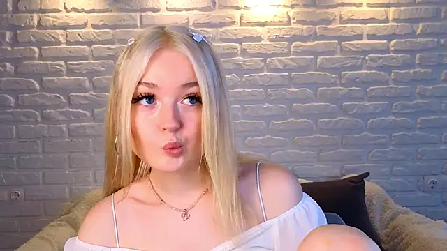 minigirl online show from March 15, 2025, 7:20 am