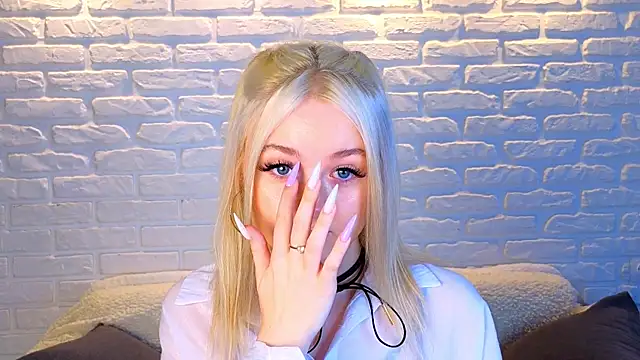 minigirl online show from March 21, 2025, 4:06 am