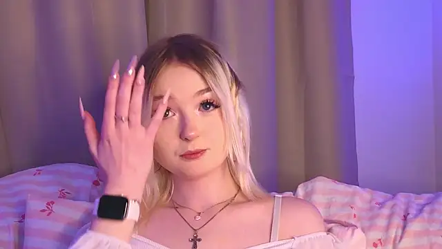 minigirl online show from February 12, 2026, 4:24 pm