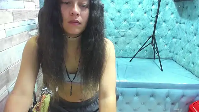 Snapshot of Lizeth_Garcia chatting on October 18, 2025, 12:06 pm Lizeth Garcia online show from October 18, 2025, 12:06 pm