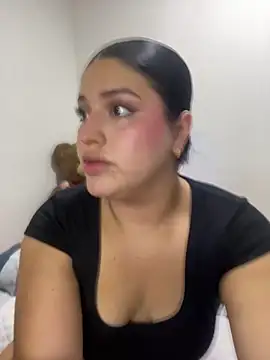 pareja curiosa19 online show from April 6, 2026, 1:36 am