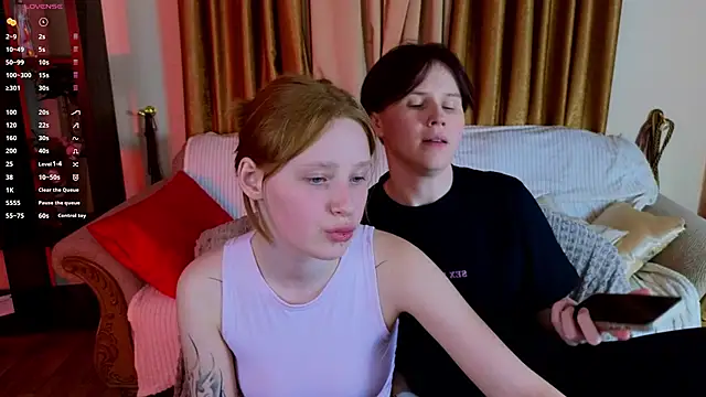 Snapshot of Tara_Lawson chatting on October 10, 2025, 7:02 pm Tara Lawson online show from October 10, 2025, 7:02 pm