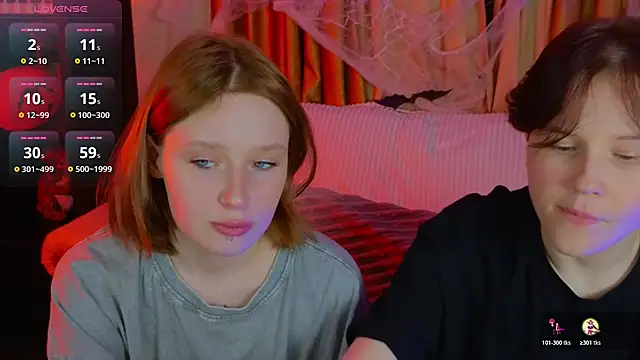 Snapshot of Tara_Lawson chatting on October 27, 2025, 7:07 pm Tara Lawson online show from October 27, 2025, 7:07 pm