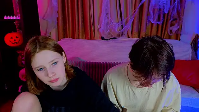 Snapshot of Tara_Lawson chatting on October 29, 2025, 7:04 pm Tara Lawson online show from October 29, 2025, 7:04 pm