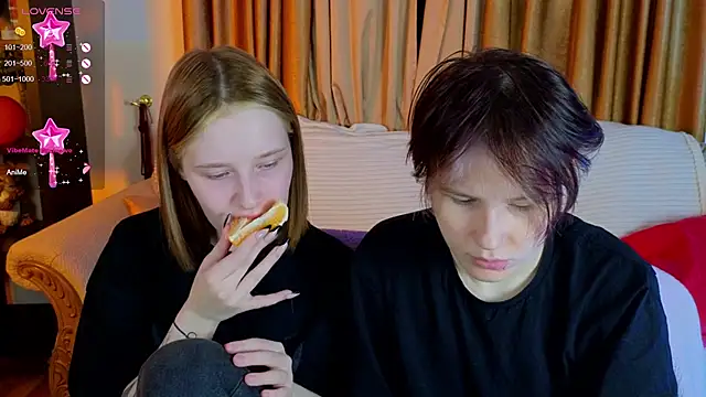 Snapshot of Tara_Lawson chatting on November 14, 2025, 4:06 pm Tara Lawson online show from November 14, 2025, 4:06 pm