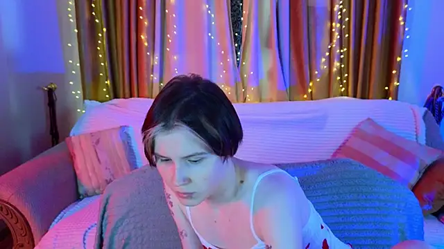 Snapshot of Tara_Lawson chatting on December 15, 2025, 10:41 am Tara Lawson online show from December 15, 2025, 10:41 am