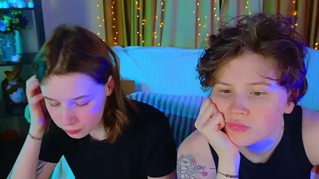 Snapshot of Tara_Lawson chatting on December 22, 2025, 4:42 am Tara Lawson online show from December 22, 2025, 4:42 am