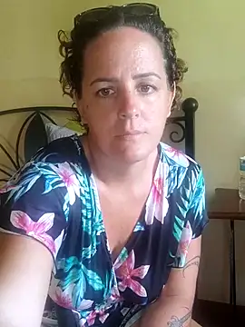 emiliemilf online show from February 13, 2026, 7:54 pm