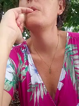 emiliemilf online show from March 26, 2026, 7:08 pm