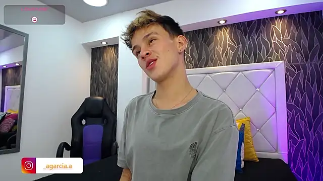 Snapshot of LiamWildx20 chatting on March 6, 2026, 5:04 am LiamWildx20 online show from March 6, 2026, 5:04 am