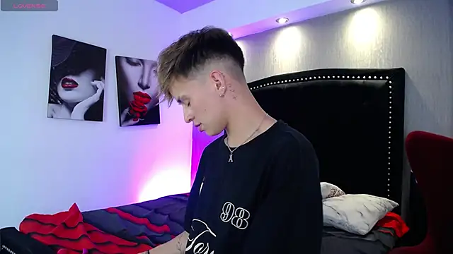 Snapshot of LiamWildx20 chatting on March 12, 2026, 5:02 am LiamWildx20 online show from March 12, 2026, 5:02 am