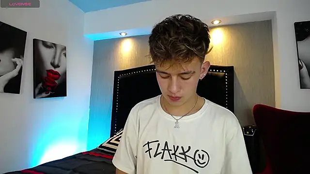 Snapshot of LiamWildx20 chatting on March 14, 2026, 6:08 am LiamWildx20 online show from March 14, 2026, 6:08 am