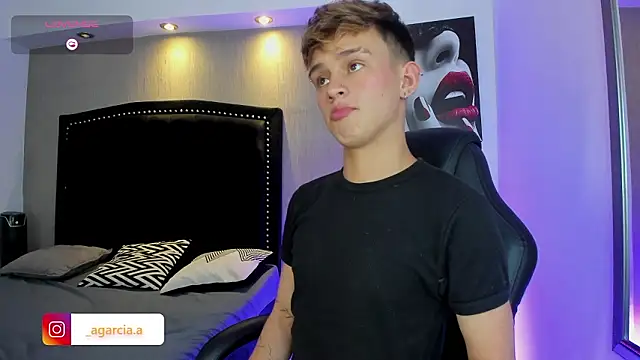 Snapshot of LiamWildx20 chatting on March 28, 2026, 4:56 am LiamWildx20 online show from March 28, 2026, 4:56 am