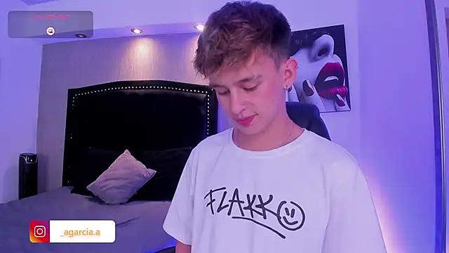 Snapshot of LiamWildx20 chatting on April 1, 2026, 4:46 am LiamWildx20 online show from April 1, 2026, 4:46 am