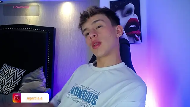 Snapshot of LiamWildx20 chatting on April 4, 2026, 5:27 am LiamWildx20 online show from April 4, 2026, 5:27 am