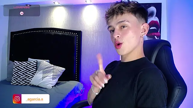 Snapshot of LiamWildx20 chatting on April 9, 2026, 4:45 am LiamWildx20 online show from April 9, 2026, 4:45 am