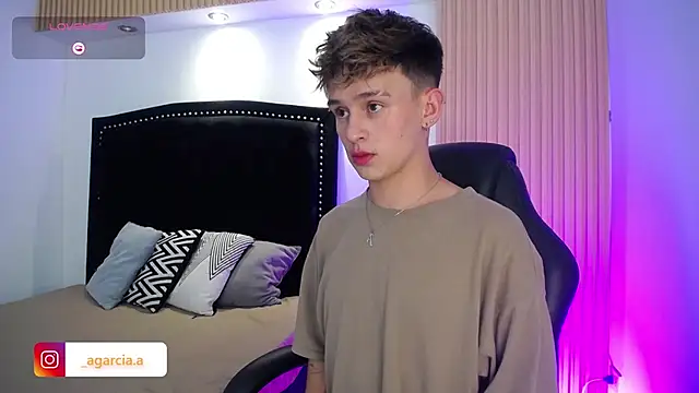 Snapshot of LiamWildx20 chatting on April 14, 2026, 4:40 am LiamWildx20 online show from April 14, 2026, 4:40 am