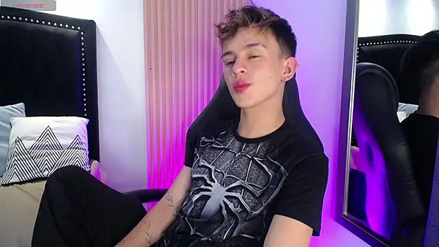 Snapshot of LiamWildx20 chatting on April 15, 2026, 4:30 am LiamWildx20 online show from April 15, 2026, 4:30 am