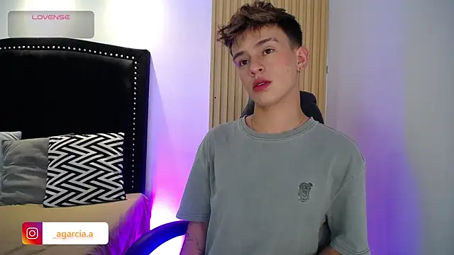 Snapshot of LiamWildx20 chatting on April 16, 2026, 4:35 am LiamWildx20 online show from April 16, 2026, 4:35 am