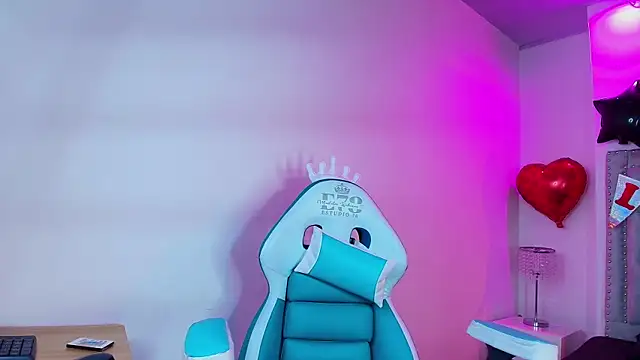 Lia adamsss online show from February 12, 2026, 3:34 am