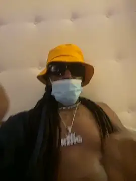 Snapshot of thegenie101 chatting on October 17, 2025, 6:38 am thegenie101 online show from October 17, 2025, 6:38 am