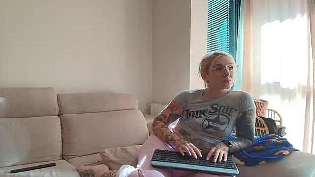 Snapshot of tattoobbgirl chatting on June 12, 2026, 3:55 pm tattoobbgirl online show from June 12, 2026, 3:55 pm