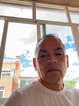 mateocali25 online show from May 13, 2026, 2:36 pm
