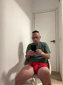 mateocali25 online show from June 18, 2026, 2:32 pm