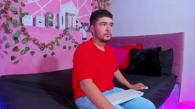  mia and mike  online show from March 20, 2025, 11:49 am