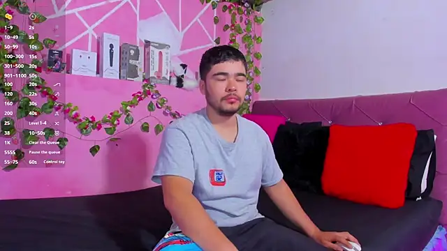  mia and mike  online show from March 21, 2025, 11:33 am