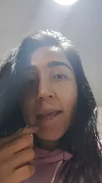 Snapshot of Elowyn chatting on May 20, 2026, 11:44 pm Elowyn online show from May 20, 2026, 11:44 pm