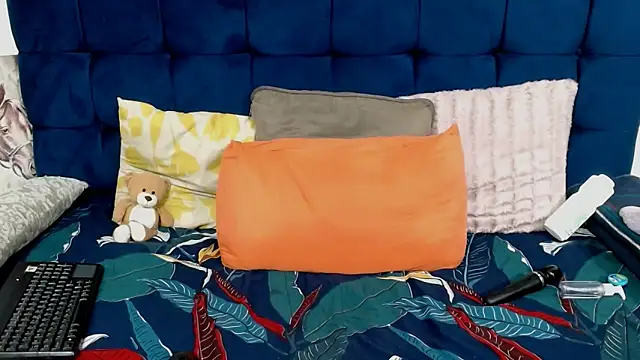 AriesCake online show from April 12, 2026, 11:59 am