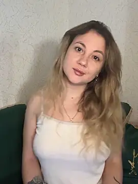 mollygirll online show from November 28, 2025, 11:13 am